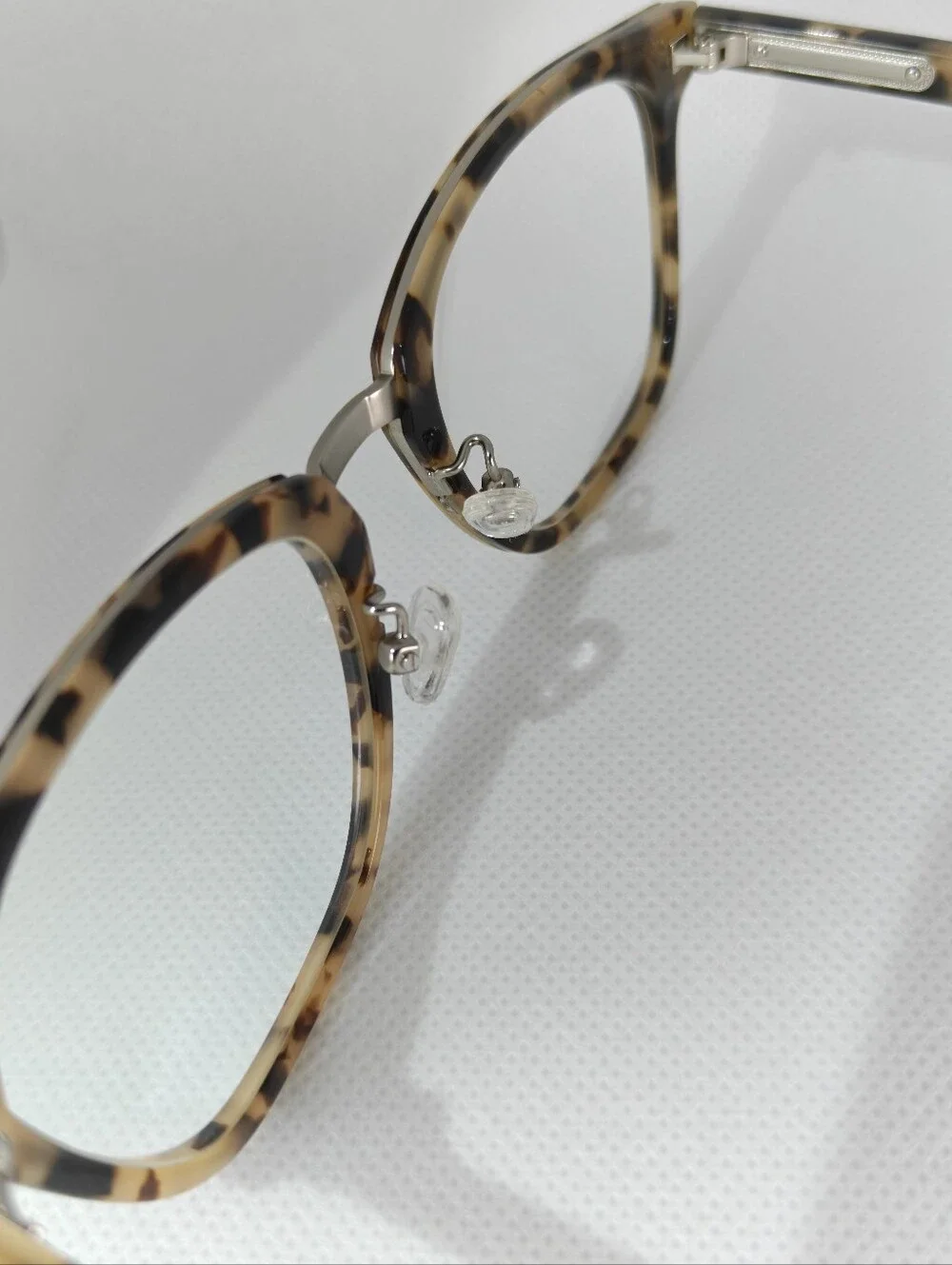 Tortoiseshell Women's Eyewear Classic Clubmaster Style.